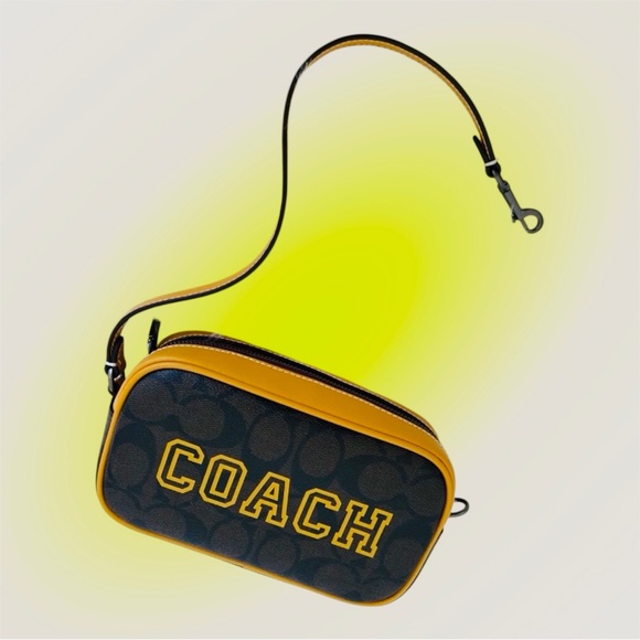 Coach JAMIE WRISTLET IN SIGNATURE CANVAS WITH VARSITY MOTIF New - Picture 11 of 15